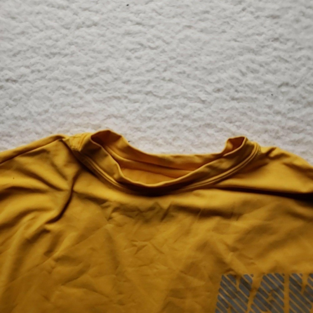 New Balance Shirt Mens XS Yellow NAVY Graphic Short Sleeve‎ Running Tee Top